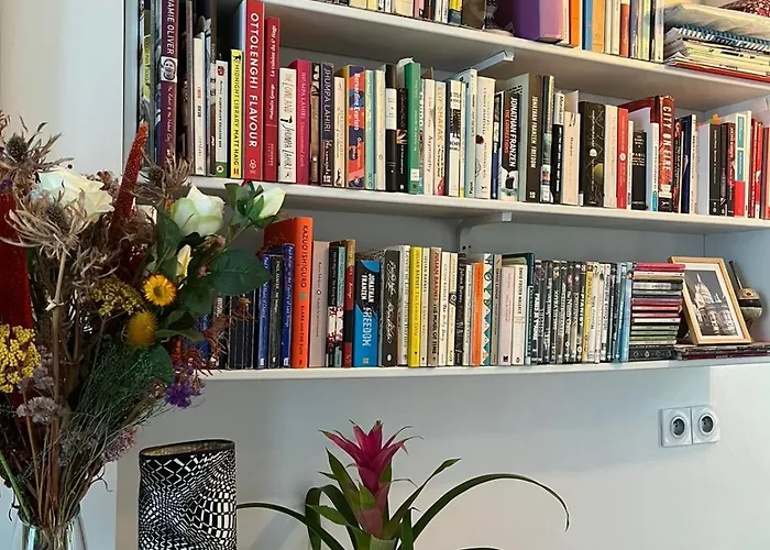 Montmartre Bright & Quiet