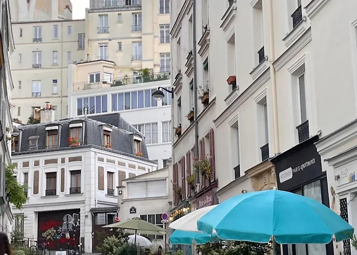 Montmartre Bright & Quiet