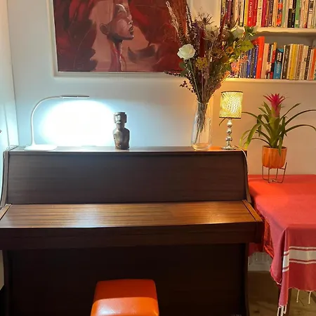 Montmartre Bright & Quiet