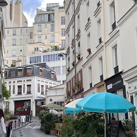 Montmartre Bright & Quiet