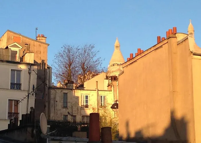 Montmartre Bright & Quiet Paříž