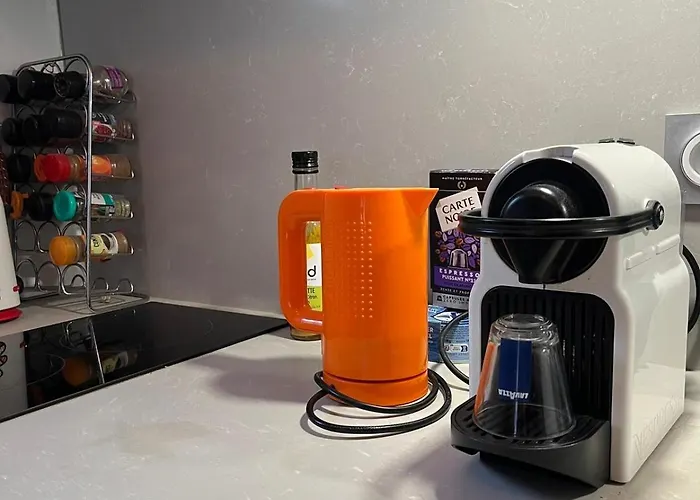 Montmartre Bright & Quiet