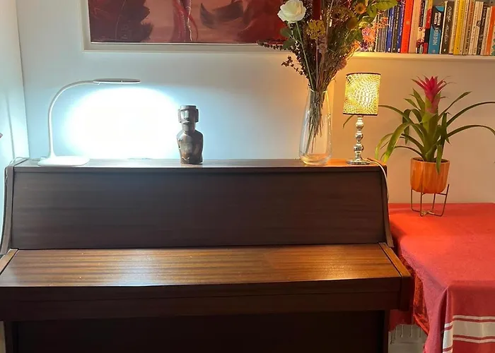 Montmartre Bright & Quiet