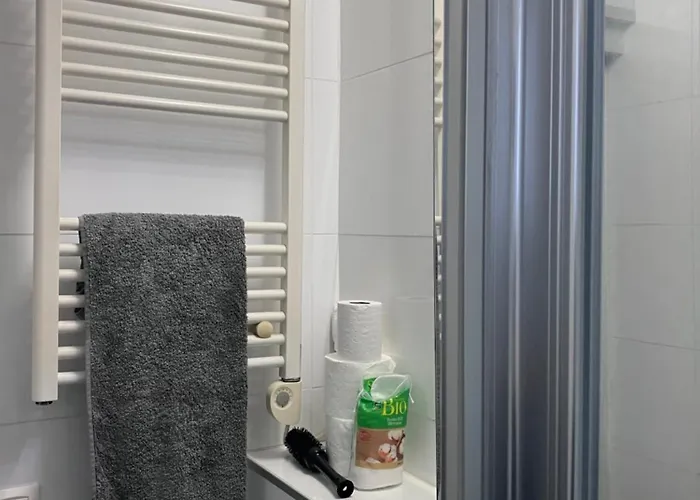 Montmartre Bright & Quiet