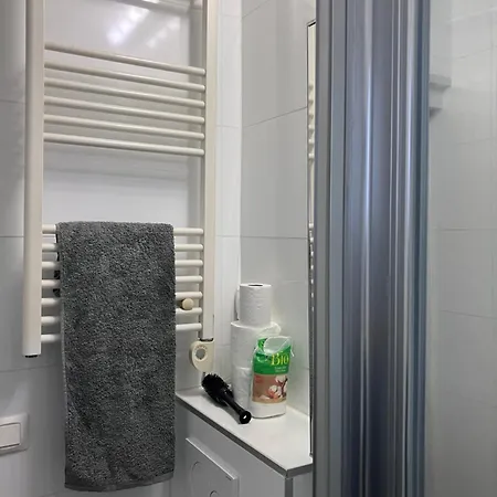 Montmartre Bright & Quiet